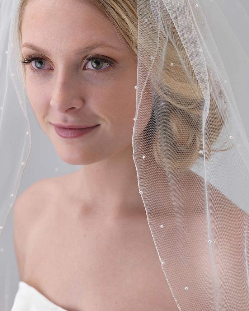 Scattered Pearl with Pencil Edge Veil