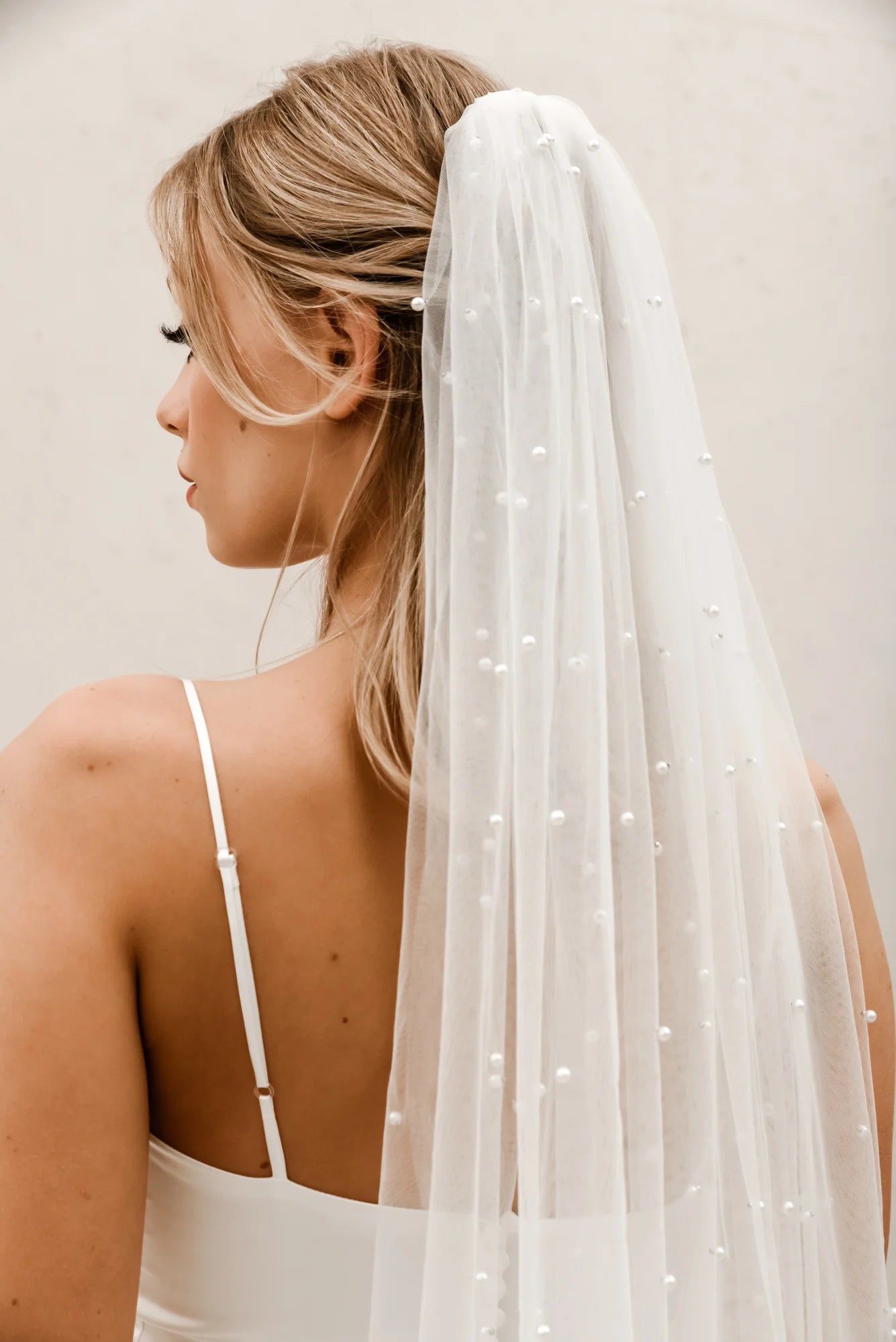 Scattered Pearl Veil